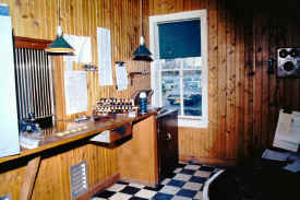 St. James-Station-interior_c.1965_Sturm-Fehn.jpg (102431 bytes)